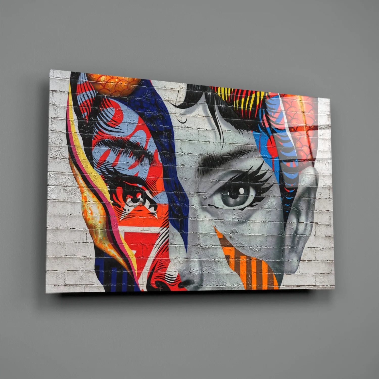 Timeless Silver-Screen Elegance Glass Art - Image 3